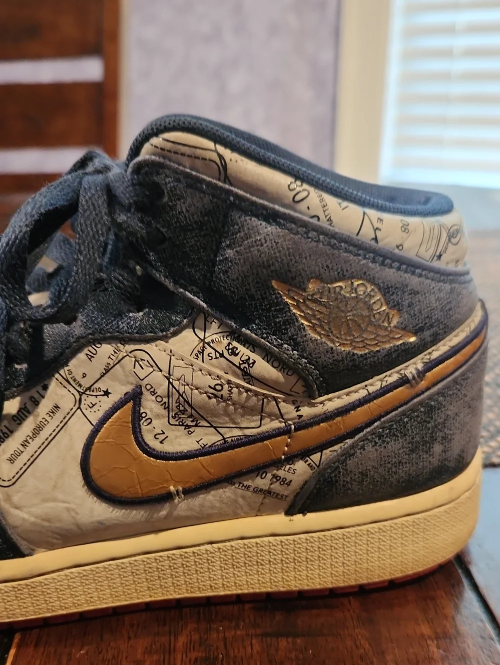 Nike Jordans 1 Mid' Top Blue and Gold - Sneakers, 5.5Y